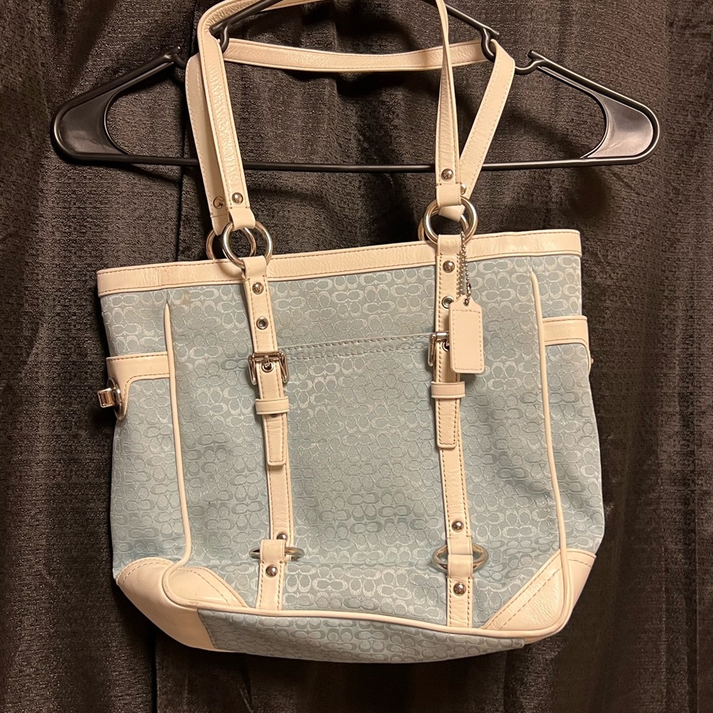 Coach tote bag with hang tag